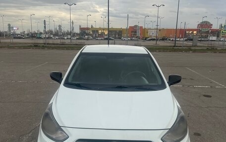Hyundai Solaris II рестайлинг, 2013 год, 750 000 рублей, 1 фотография