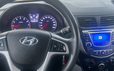 Hyundai Solaris II рестайлинг, 2013 год, 750 000 рублей, 15 фотография