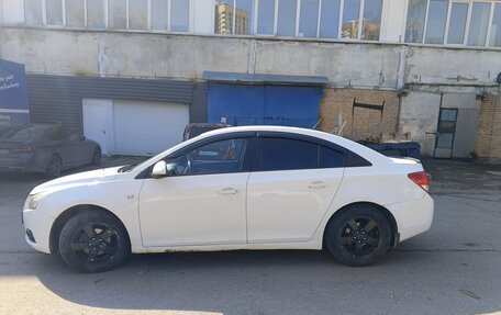 Chevrolet Cruze II, 2010 год, 755 000 рублей, 4 фотография