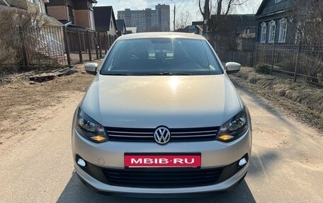 Volkswagen Polo VI (EU Market), 2011 год, 850 000 рублей, 2 фотография