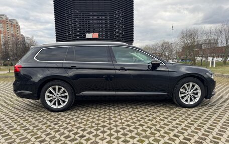 Volkswagen Passat B8 рестайлинг, 2018 год, 1 930 000 рублей, 14 фотография