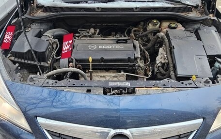 Opel Astra J, 2010 год, 690 000 рублей, 2 фотография