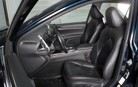 Toyota Camry, 2018 год, 2 650 000 рублей, 10 фотография