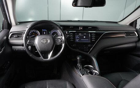 Toyota Camry, 2018 год, 2 650 000 рублей, 6 фотография