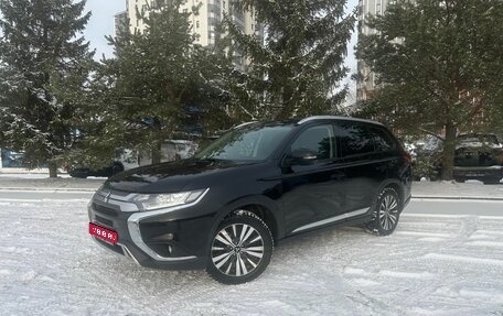 Mitsubishi Outlander III рестайлинг 3, 2018 год, 1 559 000 рублей, 1 фотография