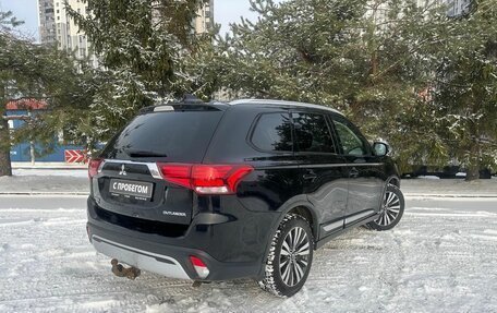 Mitsubishi Outlander III рестайлинг 3, 2018 год, 1 559 000 рублей, 6 фотография