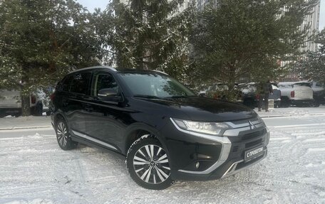 Mitsubishi Outlander III рестайлинг 3, 2018 год, 1 559 000 рублей, 4 фотография