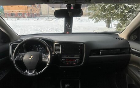 Mitsubishi Outlander III рестайлинг 3, 2018 год, 1 559 000 рублей, 11 фотография