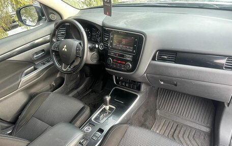Mitsubishi Outlander III рестайлинг 3, 2018 год, 1 559 000 рублей, 12 фотография