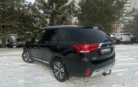 Mitsubishi Outlander III рестайлинг 3, 2018 год, 1 559 000 рублей, 8 фотография