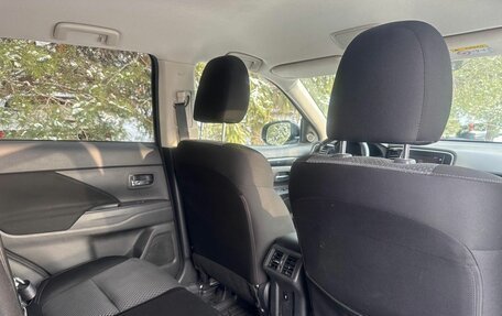 Mitsubishi Outlander III рестайлинг 3, 2018 год, 1 559 000 рублей, 25 фотография