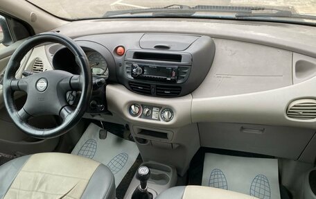 Nissan Almera Tino i, 2002 год, 299 000 рублей, 8 фотография
