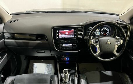 Mitsubishi Outlander III рестайлинг 3, 2015 год, 12 фотография