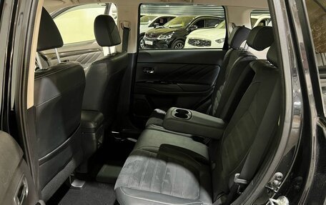 Mitsubishi Outlander III рестайлинг 3, 2015 год, 15 фотография