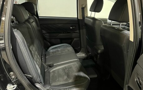 Mitsubishi Outlander III рестайлинг 3, 2015 год, 16 фотография