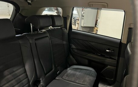 Mitsubishi Outlander III рестайлинг 3, 2015 год, 17 фотография