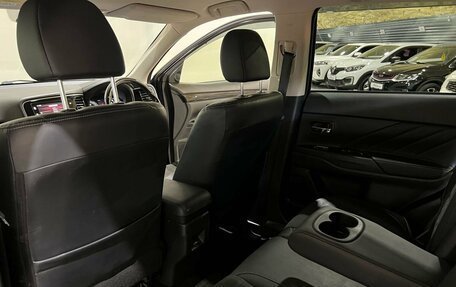 Mitsubishi Outlander III рестайлинг 3, 2015 год, 18 фотография