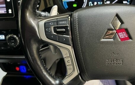 Mitsubishi Outlander III рестайлинг 3, 2015 год, 21 фотография