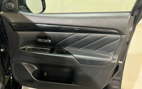 Mitsubishi Outlander III рестайлинг 3, 2015 год, 35 фотография