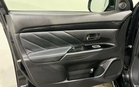 Mitsubishi Outlander III рестайлинг 3, 2015 год, 34 фотография