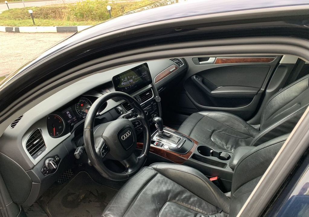 Audi A4, 2010 год, 1 550 000 рублей, 12 фотография