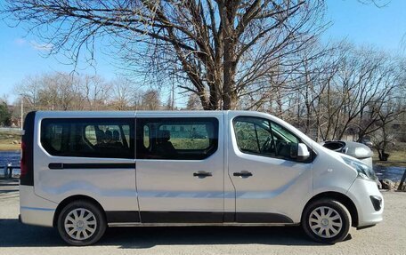 Opel Vivaro B, 2018 год, 2 270 000 рублей, 10 фотография