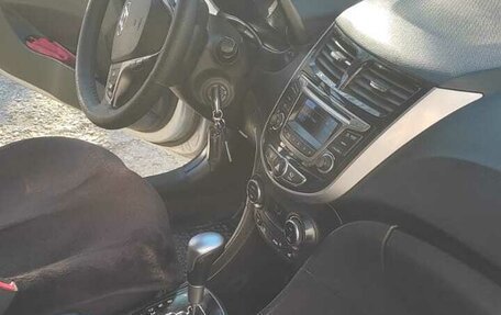 Hyundai Solaris II рестайлинг, 2015 год, 950 000 рублей, 9 фотография