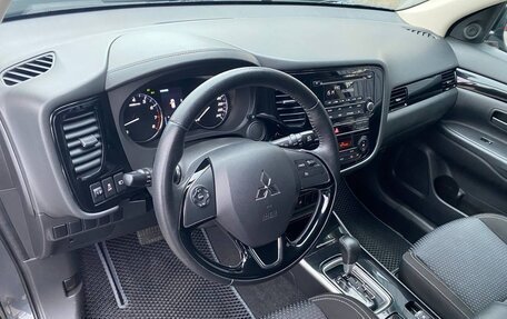 Mitsubishi Outlander III рестайлинг 3, 2019 год, 2 315 000 рублей, 10 фотография