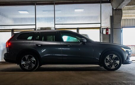 Volvo V60 Cross Country II, 2020 год, 3 550 000 рублей, 4 фотография
