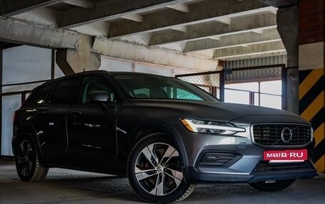 Volvo V60 Cross Country II, 2020 год, 3 550 000 рублей, 3 фотография
