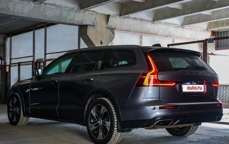 Volvo V60 Cross Country II, 2020 год, 3 550 000 рублей, 7 фотография