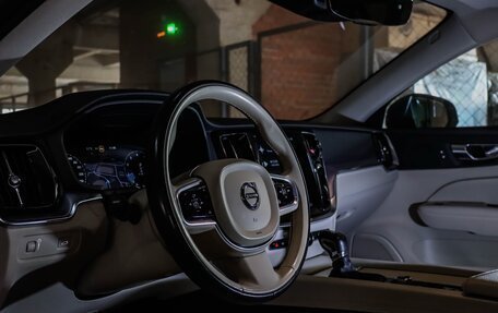 Volvo V60 Cross Country II, 2020 год, 3 550 000 рублей, 14 фотография