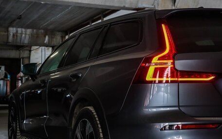 Volvo V60 Cross Country II, 2020 год, 3 550 000 рублей, 10 фотография