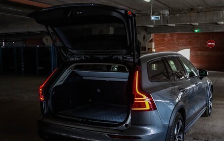 Volvo V60 Cross Country II, 2020 год, 3 550 000 рублей, 32 фотография