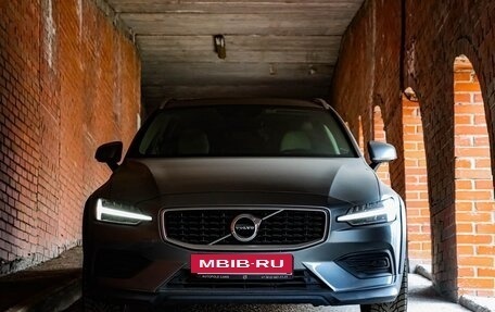 Volvo V60 Cross Country II, 2020 год, 3 550 000 рублей, 36 фотография