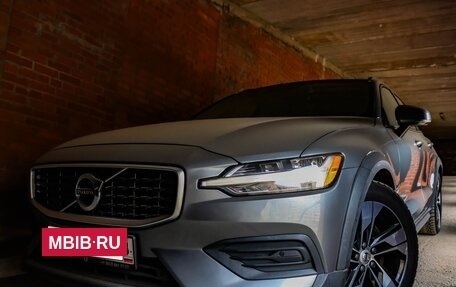 Volvo V60 Cross Country II, 2020 год, 3 550 000 рублей, 38 фотография