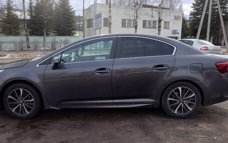 Toyota Avensis III рестайлинг, 2018 год, 1 880 000 рублей, 1 фотография