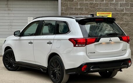 Mitsubishi Outlander III рестайлинг 3, 2022 год, 2 900 000 рублей, 8 фотография