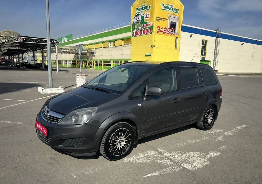 Opel Zafira B рестайлинг, 2012 год, 825 000 рублей, 1 фотография