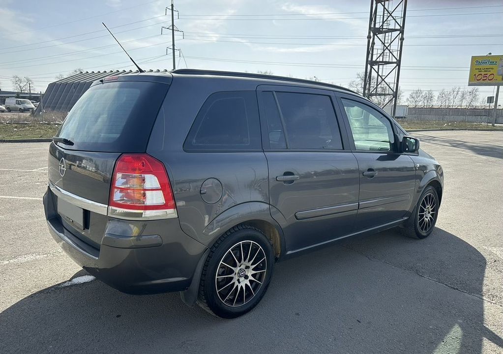 Opel Zafira B рестайлинг, 2012 год, 825 000 рублей, 4 фотография