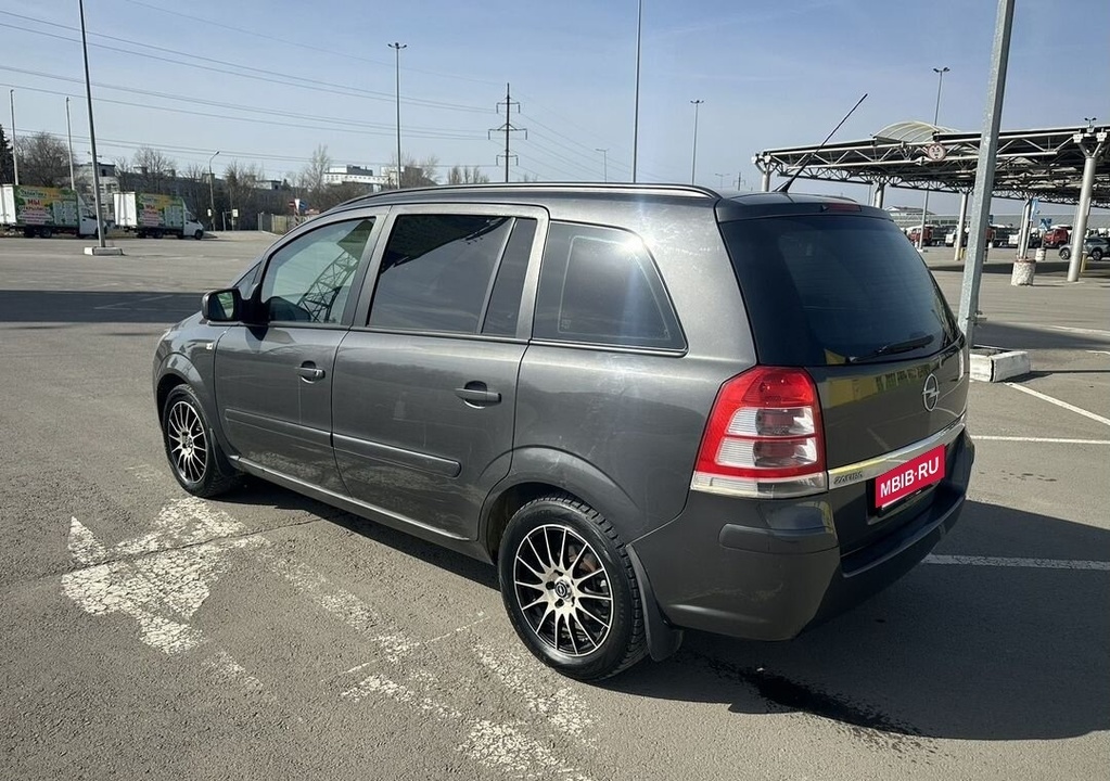 Opel Zafira B рестайлинг, 2012 год, 825 000 рублей, 5 фотография