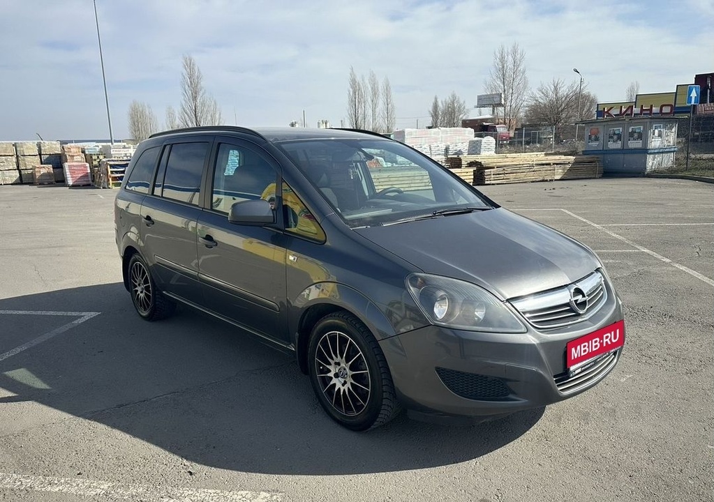 Opel Zafira B рестайлинг, 2012 год, 825 000 рублей, 3 фотография