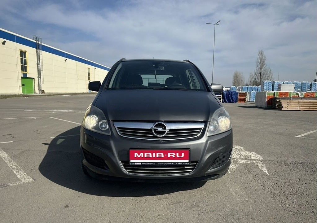 Opel Zafira B рестайлинг, 2012 год, 825 000 рублей, 2 фотография