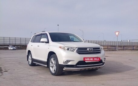 Toyota Highlander III, 2011 год, 2 499 999 рублей, 2 фотография