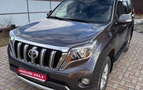 Toyota Land Cruiser Prado 150 рестайлинг 2, 2015 год, 3 300 000 рублей, 2 фотография