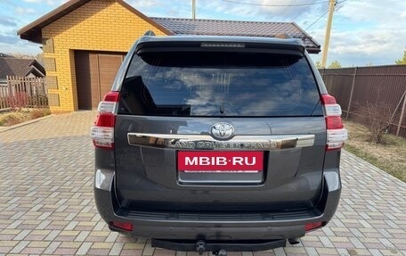 Toyota Land Cruiser Prado 150 рестайлинг 2, 2015 год, 3 300 000 рублей, 5 фотография