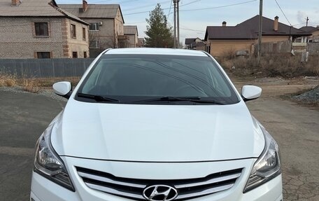 Hyundai Solaris II рестайлинг, 2014 год, 1 010 000 рублей, 1 фотография
