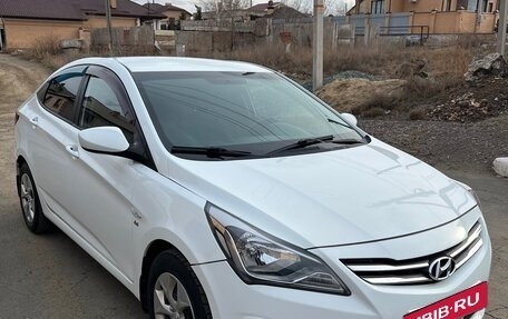 Hyundai Solaris II рестайлинг, 2014 год, 1 010 000 рублей, 2 фотография