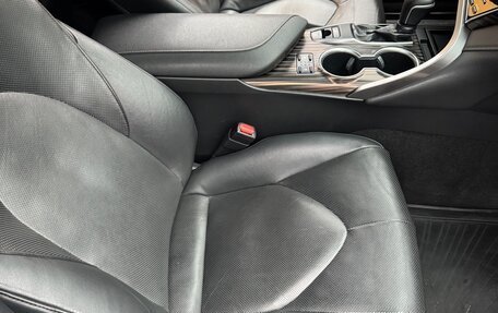Toyota Camry, 2018 год, 2 550 000 рублей, 10 фотография