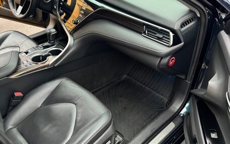 Toyota Camry, 2018 год, 2 550 000 рублей, 9 фотография